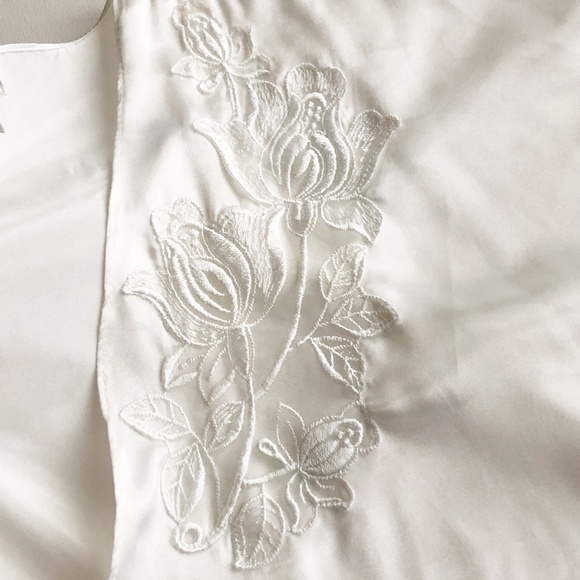 Go Softly Short Kimono Sleeve Robe Open Front Satin Silky White Embroidered Sz L - Picture 3 of 9